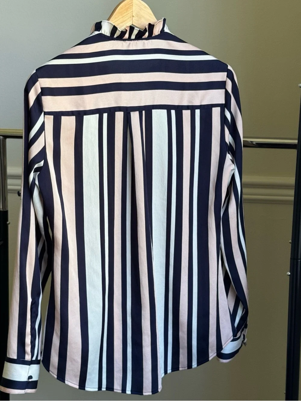 Express Portofino Blouse Striped Ruffle-Trim Button Front S Blush &Navy Preowned